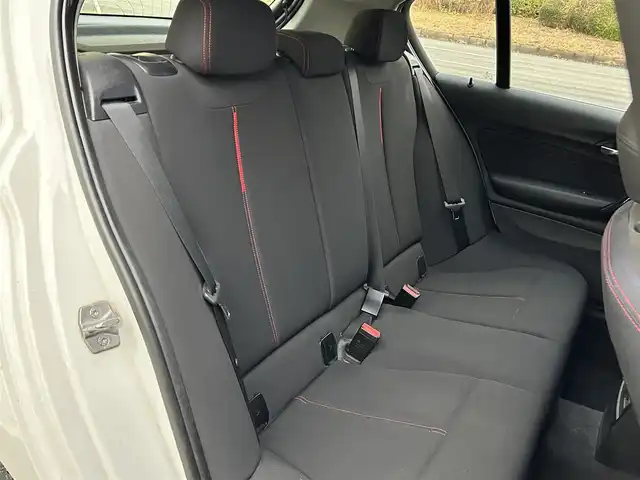 ＢＭＷ １１６ｉ スポーツ 神奈川県 2013(平25)年 8万km アルピンホワイトⅢ 社外ナビ/ワンセグテレビ/アイドリングストップ/ETC/スポーツモード/ecoモード/電子シフト/横滑り防止装置/トノカバー/HIDヘッドライト/フォグランプ/アンビエイト/オートライト/ウィンカーミラー