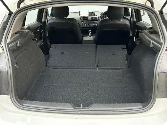 ＢＭＷ １１６ｉ スポーツ 神奈川県 2013(平25)年 8万km アルピンホワイトⅢ 社外ナビ/ワンセグテレビ/アイドリングストップ/ETC/スポーツモード/ecoモード/電子シフト/横滑り防止装置/トノカバー/HIDヘッドライト/フォグランプ/アンビエイト/オートライト/ウィンカーミラー