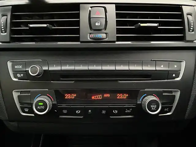 ＢＭＷ １１６ｉ スポーツ 神奈川県 2013(平25)年 8万km アルピンホワイトⅢ 社外ナビ/ワンセグテレビ/アイドリングストップ/ETC/スポーツモード/ecoモード/電子シフト/横滑り防止装置/トノカバー/HIDヘッドライト/フォグランプ/アンビエイト/オートライト/ウィンカーミラー