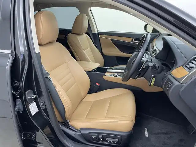 レクサス ＧＳ 300h Iパッケージ 埼玉県 2020(令2)年 2.5万km グラファイトブラックガラスフレーク ムーンルーフ　茶レザーシート　三眼ＬＥＤライト　メーカーナビ　ＢＳＭ　ＨＵＤ　パワートランク　クリアランスソナー　ステアリングヒーター　シートヒーター　ベンチレーション　ＥＴＣ　シートメモリー