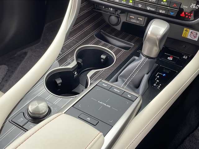 レクサス ＲＸ 450hL 道北・旭川 2021(令3)年 5.1万km ソニッククォーツ 4WD/サンルーフ /純正メモリナビ/ CD/DVD/BD/SD/MSV/AUX/USB/フルセグ/リアエンターテイメント/パノラミックビューモニター/PCS/LTA/BSM/PKSB/PKSA/ACC/HUD/クリアランスソナー /パドルシフト/白レザーシート/前席メモリ付きパワーシート /前席・２列目シートヒーター /エアシート /ステアリングヒーター/オートハイビーム/オートライト/LEDヘッドライト/フォグライト/ヘッドライトウォッシャー/ビルトインETC2.0/前後ドライブレコーダー/置くだけ充電/AC100V/オートリトラミラー /オートワイパー/パワーバックドア /サンシェード/純正フロアマット/純正ラゲッジマット