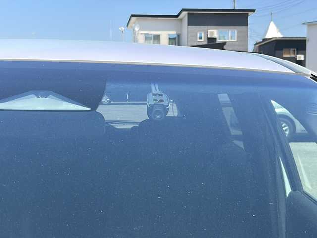 ホンダ フィット e:HEVリュクス 秋田県 2020(令2)年 9.3万km プレミアムサンライトホワイトパール ４WD/純正SDナビ/純正AW/ステアリングヒーター/前後ドライブレコーダー/前後コーナーセンサー