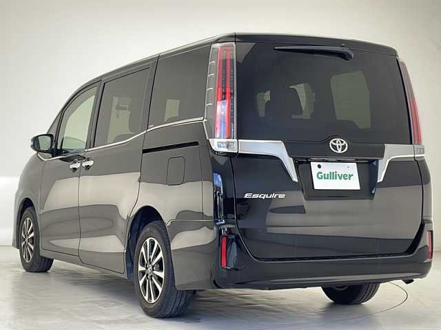 トヨタ エスクァイア Gi プレミアムパッケージ 沖縄県 2018(平30)年 5.9万km ブラック 純正9インチナビ(NSZT-Y66T)/（フルセグTV　DVD再生　Bluetooth接続　USB）/バックカメラ/ビルトインETC/ドライブレコーダー/両側パワースライドドア/トヨタセーフティセンス/・衝突被害軽減ブレーキ (プリクラッシュセーフティ)																									/・ハンドル操作サポート (レーントレーシングアシスト)																																																	/・車線はみ出しアラート (レーンディパーチャーアラート)																									/・自動ハイビーム (オートマチックハイビーム)	/クルーズコントロール																								/ステアリングヒーター/ステアリングスイッチ/ハーフレザーシート/シートヒーター/サンシェード/純正フロアマット/純正15インチアルミホイール/電動格納ウインカーミラー