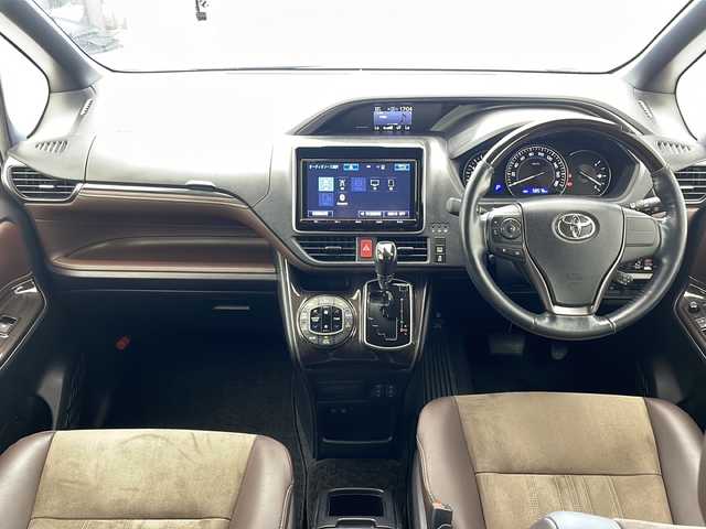 トヨタ エスクァイア Gi プレミアムパッケージ 沖縄県 2018(平30)年 5.9万km ブラック 純正9インチナビ(NSZT-Y66T)/（フルセグTV　DVD再生　Bluetooth接続　USB）/バックカメラ/ビルトインETC/ドライブレコーダー/両側パワースライドドア/トヨタセーフティセンス/・衝突被害軽減ブレーキ (プリクラッシュセーフティ)																									/・ハンドル操作サポート (レーントレーシングアシスト)																																																	/・車線はみ出しアラート (レーンディパーチャーアラート)																									/・自動ハイビーム (オートマチックハイビーム)	/クルーズコントロール																								/ステアリングヒーター/ステアリングスイッチ/ハーフレザーシート/シートヒーター/サンシェード/純正フロアマット/純正15インチアルミホイール/電動格納ウインカーミラー