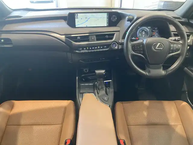 レクサス ＵＸ 250h バージョンL 熊本県 2019(平31)年 4.9万km テレーンカーキマイカM ・スマートキー/・プッシュスタート/・プリクラッシュセーフティ/・レーントレーシングアラート/・ブラインドスポットモニター/・パーキンブサポートアラート/・先行車発進告知/・道路標識認識/・オートマチックハイビーム/・クルーズコントロール(追従式)/・茶革シート/・前席パワーシート/・前席シートヒーター＆エアシート /・ハンドルヒーター /・純正メモリナビ/　【BD・Bluetooth・USB・SD・AUX・MSV】/・フルセグTV/・全方位カメラ/・ETC2.0/・ヘッドアップディスプレイ/・ドライブレコーダー(前方録画)/・LEDヘッドランプ/・LEDフォグランプ/・純正マット