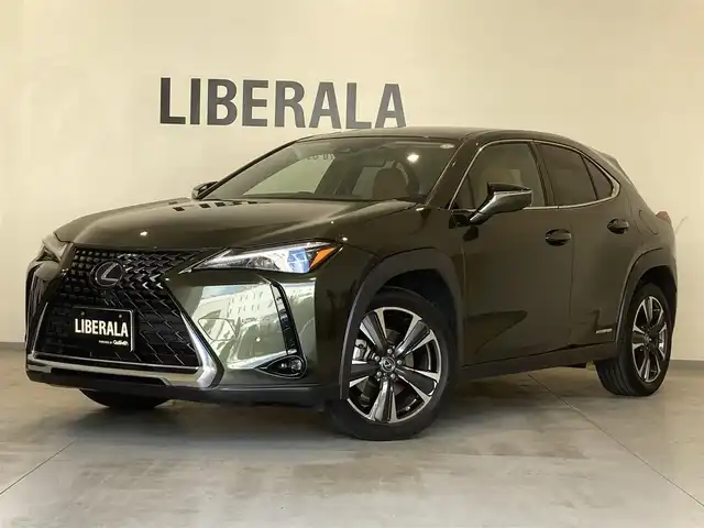 レクサス ＵＸ 250h バージョンL 熊本県 2019(平31)年 4.9万km テレーンカーキマイカM ・スマートキー/・プッシュスタート/・プリクラッシュセーフティ/・レーントレーシングアラート/・ブラインドスポットモニター/・パーキンブサポートアラート/・先行車発進告知/・道路標識認識/・オートマチックハイビーム/・クルーズコントロール(追従式)/・茶革シート/・前席パワーシート/・前席シートヒーター＆エアシート /・ハンドルヒーター /・純正メモリナビ/　【BD・Bluetooth・USB・SD・AUX・MSV】/・フルセグTV/・全方位カメラ/・ETC2.0/・ヘッドアップディスプレイ/・ドライブレコーダー(前方録画)/・LEDヘッドランプ/・LEDフォグランプ/・純正マット