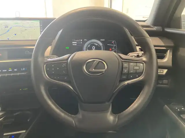 レクサス ＵＸ 250h バージョンL 熊本県 2019(平31)年 4.9万km テレーンカーキマイカM ・スマートキー/・プッシュスタート/・プリクラッシュセーフティ/・レーントレーシングアラート/・ブラインドスポットモニター/・パーキンブサポートアラート/・先行車発進告知/・道路標識認識/・オートマチックハイビーム/・クルーズコントロール(追従式)/・茶革シート/・前席パワーシート/・前席シートヒーター＆エアシート /・ハンドルヒーター /・純正メモリナビ/　【BD・Bluetooth・USB・SD・AUX・MSV】/・フルセグTV/・全方位カメラ/・ETC2.0/・ヘッドアップディスプレイ/・ドライブレコーダー(前方録画)/・LEDヘッドランプ/・LEDフォグランプ/・純正マット