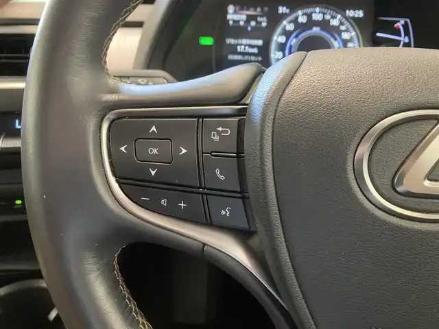 レクサス ＵＸ 250h バージョンL 熊本県 2019(平31)年 4.9万km テレーンカーキマイカM ・スマートキー/・プッシュスタート/・プリクラッシュセーフティ/・レーントレーシングアラート/・ブラインドスポットモニター/・パーキンブサポートアラート/・先行車発進告知/・道路標識認識/・オートマチックハイビーム/・クルーズコントロール(追従式)/・茶革シート/・前席パワーシート/・前席シートヒーター＆エアシート /・ハンドルヒーター /・純正メモリナビ/　【BD・Bluetooth・USB・SD・AUX・MSV】/・フルセグTV/・全方位カメラ/・ETC2.0/・ヘッドアップディスプレイ/・ドライブレコーダー(前方録画)/・LEDヘッドランプ/・LEDフォグランプ/・純正マット