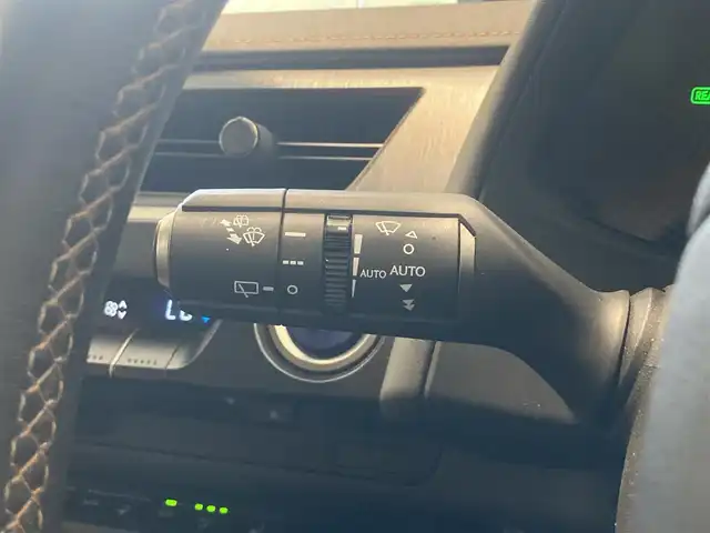 レクサス ＵＸ 250h バージョンL 熊本県 2019(平31)年 4.9万km テレーンカーキマイカM ・スマートキー/・プッシュスタート/・プリクラッシュセーフティ/・レーントレーシングアラート/・ブラインドスポットモニター/・パーキンブサポートアラート/・先行車発進告知/・道路標識認識/・オートマチックハイビーム/・クルーズコントロール(追従式)/・茶革シート/・前席パワーシート/・前席シートヒーター＆エアシート /・ハンドルヒーター /・純正メモリナビ/　【BD・Bluetooth・USB・SD・AUX・MSV】/・フルセグTV/・全方位カメラ/・ETC2.0/・ヘッドアップディスプレイ/・ドライブレコーダー(前方録画)/・LEDヘッドランプ/・LEDフォグランプ/・純正マット