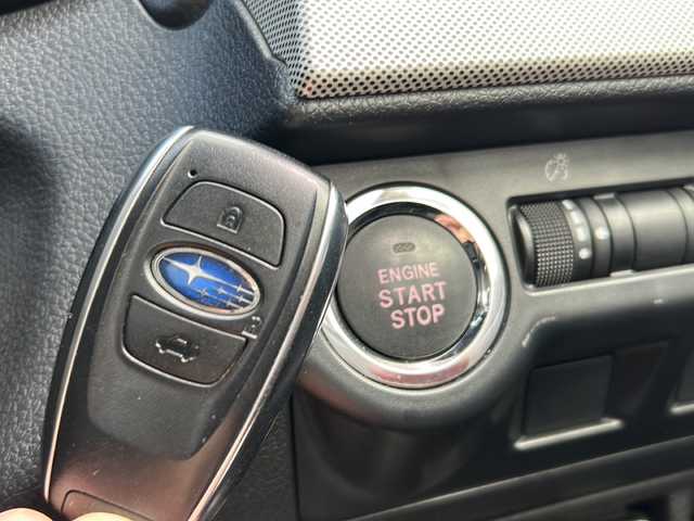 スバル レヴォーグ 1．6GT－S アイサイト 石川県 2018(平30)年 4.3万km クリスタルホワイトP ４WD/アイサイトセーフティプラス/サンルーフ/社外SDナビ/　　CD/DVD/AM/FM/フルセグ/SD/バック/サイドモニター/全車速追従機能付クルーズコントロール/LEDオートライト/前席パワーシート/前席シートヒーター/純正18インチアルミホイール付/アイドリングストップ/パドルシフト/ブラインドスポットモニター/前後ドライブレコーダー/純正フロアマット/ドアバイザー/スマートキー/ETC