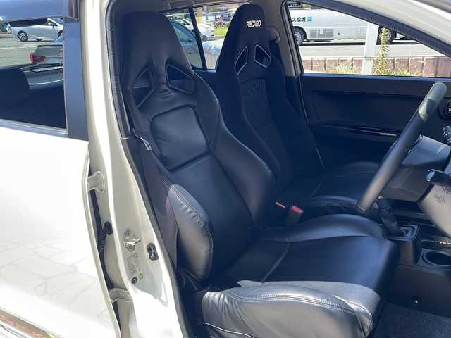 スズキ アルト ワークス 静岡県 2017(平29)年 4.4万km パールホワイト 社外ナビ/・ワンセグTV/・CD/Bluetooth/ラジオ/主要装備/・ＥＴＣ/・レカロシート/・ステアリングリモコン/・オートライト/・プッシュスタート/・スマートキー/・ＨＩＤヘッドライト/・バックカメラ/・純正フロアマット/・革巻きステアリング/・フォグランプ