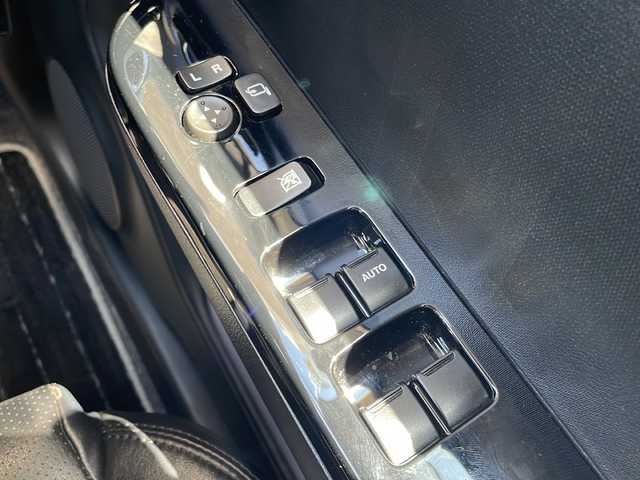 スズキ アルト ワークス 静岡県 2017(平29)年 4.4万km パールホワイト 社外ナビ/・ワンセグTV/・CD/Bluetooth/ラジオ/主要装備/・ＥＴＣ/・レカロシート/・ステアリングリモコン/・オートライト/・プッシュスタート/・スマートキー/・ＨＩＤヘッドライト/・バックカメラ/・純正フロアマット/・革巻きステアリング/・フォグランプ