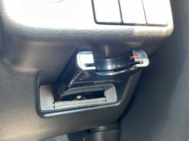 スズキ アルト ワークス 静岡県 2017(平29)年 4.4万km パールホワイト 社外ナビ/・ワンセグTV/・CD/Bluetooth/ラジオ/主要装備/・ＥＴＣ/・レカロシート/・ステアリングリモコン/・オートライト/・プッシュスタート/・スマートキー/・ＨＩＤヘッドライト/・バックカメラ/・純正フロアマット/・革巻きステアリング/・フォグランプ