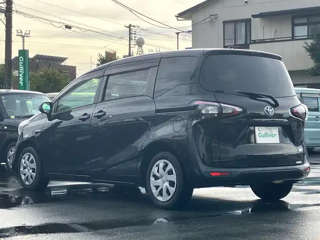 トヨタ シエンタ ハイブリッド G 静岡県 2017(平29)年 5.8万km ブラックマイカ エンジンスタートボタン/保証書/パワーステアリング/パワーウィンドウ/アイドリングストップ/スマートキー/スペアキー1本/オートエアコン/後席モニター/ETC/純正ナビ（CD/DVD/BT/フルセグ）/バックカメラ/三列シート/ドライブレコーダー前後/ABS/横滑り防止装置/レーンキープアシスト/オートライト/LEDヘッドライト/Wエアバック/衝突軽減システム/ウォークスルー