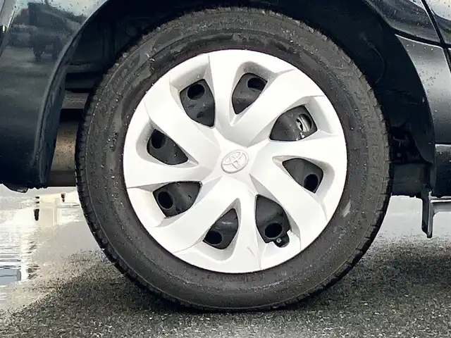 トヨタ シエンタ ハイブリッド G 静岡県 2017(平29)年 5.8万km ブラックマイカ エンジンスタートボタン/保証書/パワーステアリング/パワーウィンドウ/アイドリングストップ/スマートキー/スペアキー1本/オートエアコン/後席モニター/ETC/純正ナビ（CD/DVD/BT/フルセグ）/バックカメラ/三列シート/ドライブレコーダー前後/ABS/横滑り防止装置/レーンキープアシスト/オートライト/LEDヘッドライト/Wエアバック/衝突軽減システム/ウォークスルー