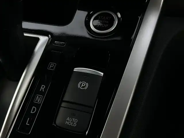 日産 セレナ ハイウェイスター 福岡県 2016(平28)年 5.7万km マルーンレッド 2トーン 純正9型SDナビ(フルセグTV/CD/DVD/BT)アラウンドビューモニター後席モニタープロパイロットエマージェンシーブレーキコーナーセンサー両側パワスラETCデジタルインナーミラーUSBポート純正LEDヘッドライト純正16インチアルミホイル純正フロアマットプッシュスタートスマートキー
