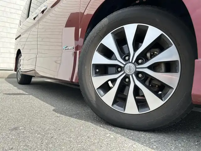 日産 セレナ ハイウェイスター 福岡県 2016(平28)年 5.7万km マルーンレッド 2トーン 純正9型SDナビ(フルセグTV/CD/DVD/BT)アラウンドビューモニター後席モニタープロパイロットエマージェンシーブレーキコーナーセンサー両側パワスラETCデジタルインナーミラーUSBポート純正LEDヘッドライト純正16インチアルミホイル純正フロアマットプッシュスタートスマートキー