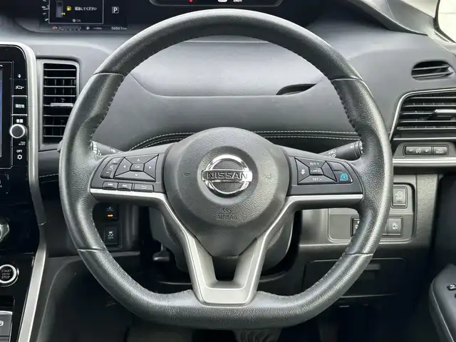 日産 セレナ ハイウェイスター 福岡県 2016(平28)年 5.7万km マルーンレッド 2トーン 純正9型SDナビ(フルセグTV/CD/DVD/BT)アラウンドビューモニター後席モニタープロパイロットエマージェンシーブレーキコーナーセンサー両側パワスラETCデジタルインナーミラーUSBポート純正LEDヘッドライト純正16インチアルミホイル純正フロアマットプッシュスタートスマートキー