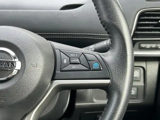 日産 セレナ ハイウェイスター 福岡県 2016(平28)年 5.7万km マルーンレッド 2トーン 純正9型SDナビ(フルセグTV/CD/DVD/BT)アラウンドビューモニター後席モニタープロパイロットエマージェンシーブレーキコーナーセンサー両側パワスラETCデジタルインナーミラーUSBポート純正LEDヘッドライト純正16インチアルミホイル純正フロアマットプッシュスタートスマートキー