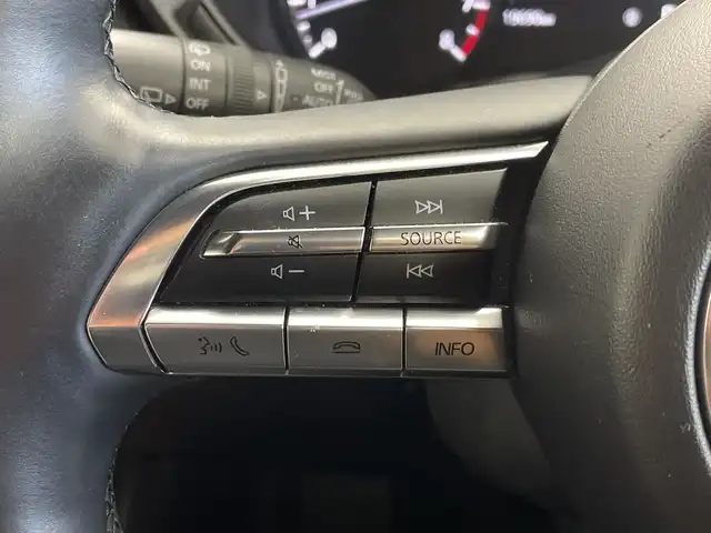 マツダ ＭＸ－３０ モダンコンフィデンス 愛知県 2022(令4)年 2万km セラミックM 純正ナビ/・Bluetooth/・フルセグテレビ/・AppleCarPlay/AndroidAuto/全方位モニター/シートヒーター/ステアリングヒーター/衝突軽減ブレーキ/レーンキープアシスト/オートマチックハイビーム/ブラインドスポットモニター/前後コーナーセンサー/レーダークルーズコントロール/前後ドライブレコーダー/ETC/LEDヘッドライト
