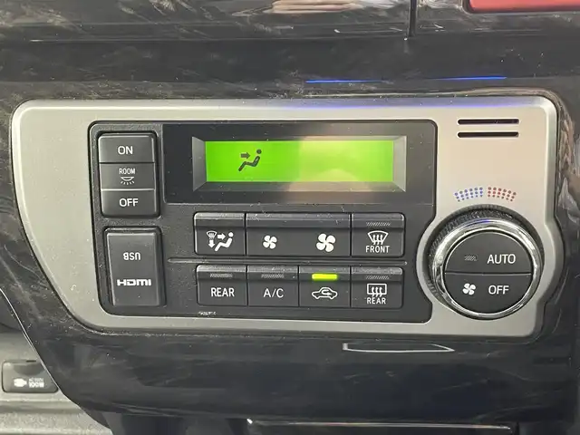 トヨタ ハイエース GL ロング 群馬県 2020(令2)年 3.8万km ブラックマイカ 片側パワースライドドア/パノラミックビューモニター/LEDヘッドライト/LEDデイライト/バンパーガード/アルパイン　１１型フローティングナビ（XF11NX）/・CD/DVD/SD/USB/HDMI/Bluetooth/フルセグTV/アルパイン１２．８インチ　フリップダウンモニター/アルパイン　ナビ連動　前後ドライブレコーダー/シートカバー/＝＝＝＝＝/片側パワースライドドア　アルパイン１１インチナビ　１２．８インチフリップダウンモニター　パノラミックビューモニター　バンパーガード　前後ドラレコ　衝突軽減　ＬＤＡ　ＥＴＣ　１８インチＡＷ　４ＷＤ　禁煙