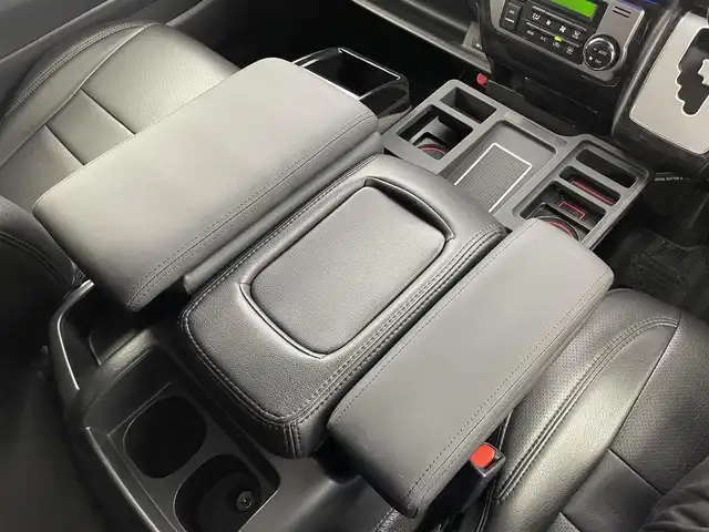 トヨタ ハイエース GL ロング 群馬県 2020(令2)年 3.8万km ブラックマイカ 片側パワースライドドア/パノラミックビューモニター/LEDヘッドライト/LEDデイライト/バンパーガード/アルパイン　１１型フローティングナビ（XF11NX）/・CD/DVD/SD/USB/HDMI/Bluetooth/フルセグTV/アルパイン１２．８インチ　フリップダウンモニター/アルパイン　ナビ連動　前後ドライブレコーダー/シートカバー/＝＝＝＝＝/片側パワースライドドア　アルパイン１１インチナビ　１２．８インチフリップダウンモニター　パノラミックビューモニター　バンパーガード　前後ドラレコ　衝突軽減　ＬＤＡ　ＥＴＣ　１８インチＡＷ　４ＷＤ　禁煙