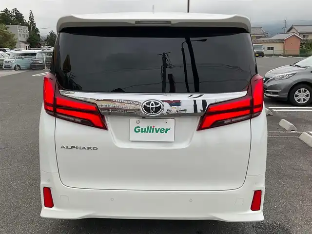 トヨタ アルファード S Cパッケージ 滋賀県 2023(令5)年 3.2万km ホワイトパールクリスタルシャイン ツインムーンルーフ/純正メーカーSDナビゲーションシステム/JBLプレミアムサウンドシステム/13.3インチ後席リヤシートエンターテイメントシステム /デジタルインナーミラー/ブラインドスポットモニター（BSM）/スペアタイヤ/車検令和9年1月まで/両側パワースライドドア/純正18インチアルミホイール/3眼LEDヘッドランプ/・LEDシーケンシャルターンランプ/・LEDフロントフォグランプ/純正ビルトインETC/純正ナビ/・CD/DVD/Blu-ray/・Bluetooth/USB、HDMI入力/合成皮革シート/・前席パワーシート/・前席快適温熱シート＋ベンチレーションシート/パワーバックドア/純正フロアマット/取扱説明書/保証書/スペアキー