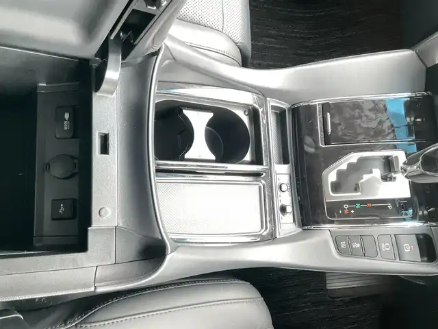 トヨタ アルファード S Cパッケージ 滋賀県 2023(令5)年 3.2万km ホワイトパールクリスタルシャイン ツインムーンルーフ/純正メーカーSDナビゲーションシステム/JBLプレミアムサウンドシステム/13.3インチ後席リヤシートエンターテイメントシステム /デジタルインナーミラー/ブラインドスポットモニター（BSM）/スペアタイヤ/車検令和9年1月まで/両側パワースライドドア/純正18インチアルミホイール/3眼LEDヘッドランプ/・LEDシーケンシャルターンランプ/・LEDフロントフォグランプ/純正ビルトインETC/純正ナビ/・CD/DVD/Blu-ray/・Bluetooth/USB、HDMI入力/合成皮革シート/・前席パワーシート/・前席快適温熱シート＋ベンチレーションシート/パワーバックドア/純正フロアマット/取扱説明書/保証書/スペアキー
