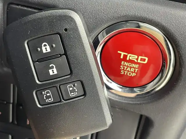 トヨタ ノア Si ダブルバイビー 群馬県 2018(平30)年 6万km ブラック 近縁車　アルパインナビ　バックカメラ　両側パワースライドドア　ＴＲＤエアロ　クルーズコントロール　オートマチックハイビーム　ドライブレコーダー　ETC　横滑り防止装置　USB接続　車線逸脱警報