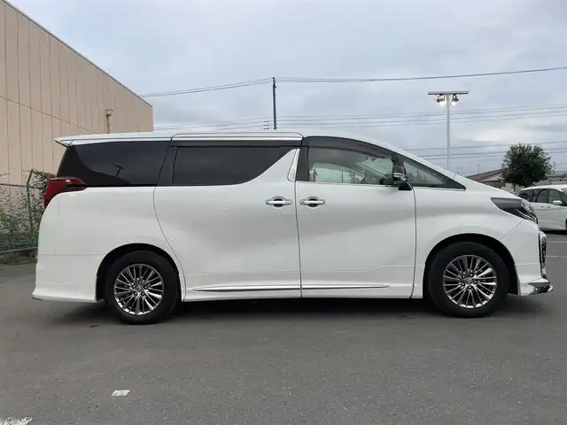 トヨタ アルファードハイブリット SR Cパッケージ 東京都 2022(令4)年 2.6万km ホワイトパールクリスタルシャイン 4WD/純正9インチディスプレイオーディオ/サンルーフ/モデリスタフルエアロ/ブラックレザーシート/デジタルインナーミラー/ブラインドスポットモニター/ETC2.0/トヨタセーフティセンス/レーダークルーズコントロール/両側パワースライドドア/パワーバックドア/前席シートヒーター/ベンチレーション/運転席メモリーシート/ステアリングヒーター/3眼LEDヘッドランプ/シグネチャーイルミブレード/前後ドライブレコーダー/純正バイザー/エグゼクティブラウンジ専用AW/車内カーテン