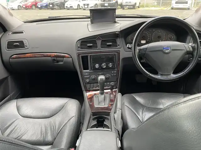 ボルボ Ｓ６０ 2．4 宮城県 2007(平19)年 14.1万km シルバーメタリック 純正ナビ/・デジタルチューナー、カーナビリモコン有/ＥＴＣ/スペアタイヤ/サンルーフ/社外オーディオ（ＡＭ／ＦＭ／ＣＤ）/・リモコン有/社外ドラレコ/クルーズコントロール/横滑り防止装置/ＡＢＳ/前席シートヒーター/前席パワーシート/スペアキー×１/エンジンスターター