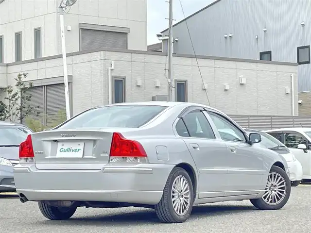 ボルボ Ｓ６０ 2．4 宮城県 2007(平19)年 14.1万km シルバーメタリック 純正ナビ/・デジタルチューナー、カーナビリモコン有/ＥＴＣ/スペアタイヤ/サンルーフ/社外オーディオ（ＡＭ／ＦＭ／ＣＤ）/・リモコン有/社外ドラレコ/クルーズコントロール/横滑り防止装置/ＡＢＳ/前席シートヒーター/前席パワーシート/スペアキー×１/エンジンスターター