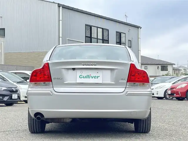 ボルボ Ｓ６０ 2．4 宮城県 2007(平19)年 14.1万km シルバーメタリック 純正ナビ/・デジタルチューナー、カーナビリモコン有/ＥＴＣ/スペアタイヤ/サンルーフ/社外オーディオ（ＡＭ／ＦＭ／ＣＤ）/・リモコン有/社外ドラレコ/クルーズコントロール/横滑り防止装置/ＡＢＳ/前席シートヒーター/前席パワーシート/スペアキー×１/エンジンスターター