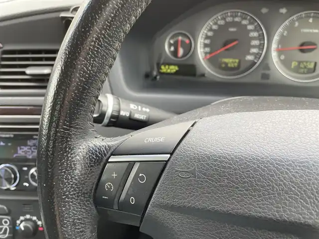 ボルボ Ｓ６０ 2．4 宮城県 2007(平19)年 14.1万km シルバーメタリック 純正ナビ/・デジタルチューナー、カーナビリモコン有/ＥＴＣ/スペアタイヤ/サンルーフ/社外オーディオ（ＡＭ／ＦＭ／ＣＤ）/・リモコン有/社外ドラレコ/クルーズコントロール/横滑り防止装置/ＡＢＳ/前席シートヒーター/前席パワーシート/スペアキー×１/エンジンスターター