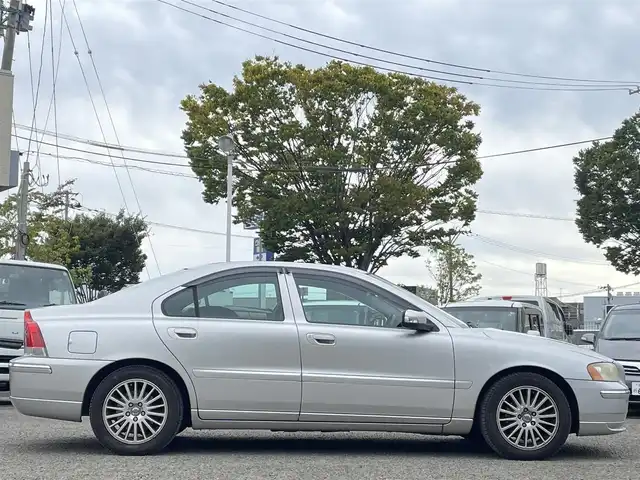 ボルボ Ｓ６０ 2．4 宮城県 2007(平19)年 14.1万km シルバーメタリック 純正ナビ/・デジタルチューナー、カーナビリモコン有/ＥＴＣ/スペアタイヤ/サンルーフ/社外オーディオ（ＡＭ／ＦＭ／ＣＤ）/・リモコン有/社外ドラレコ/クルーズコントロール/横滑り防止装置/ＡＢＳ/前席シートヒーター/前席パワーシート/スペアキー×１/エンジンスターター