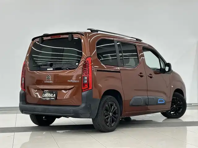 シトロエン ベルランゴ シャイン 岡山県 2021(令3)年 1.2万km 茶 ACC/純正ディスプレイオーディオ/フルセグTV/アップルカープレイ/インテリジェントハイビーム/パドルシフト/パーキングセンサー/BSM/アクティブセーフティーブレーキ/トラフィックサインインフォメーション/疲労検知システム/オートエアコン/ETC/リアガラスハッチ