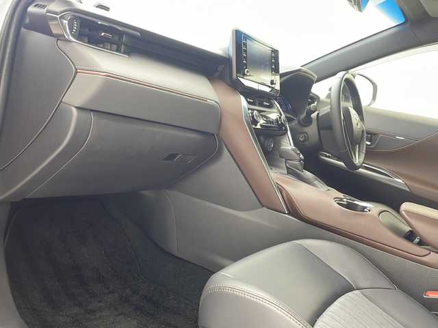 トヨタ ハリアー ハイブリッド G 沖縄県 2020(令2)年 4万km スティールブロンドM 純正ディスプレイオーディオ　ナビ付/　（フルセグTV/ラジオ/Bluetooth）/バックカメラ/ドライブレコーダー/ブラインドスポットモニター/電動パーキングブレーキ/パワーバックドア/純正デジタルインナーミラー/ハーフレザーシート/トヨタセーフティセンス/・衝突被害軽減ブレーキ (プリクラッシュセーフティ)																									/・ハンドル操作サポート (レーントレーシングアシスト)																									/・追従ドライブ支援機能 (レーダークルーズコントロール)																									/・車線はみ出しアラート (レーンディパーチャーアラート)																									/・自動ハイビーム (オートマチックハイビーム)	/スマートキー/スペアキー/プッシュスタート/純正フロアマット/純正18インチアルミホイール/LEDヘッドライト/オートライト/保証書/取扱説明書