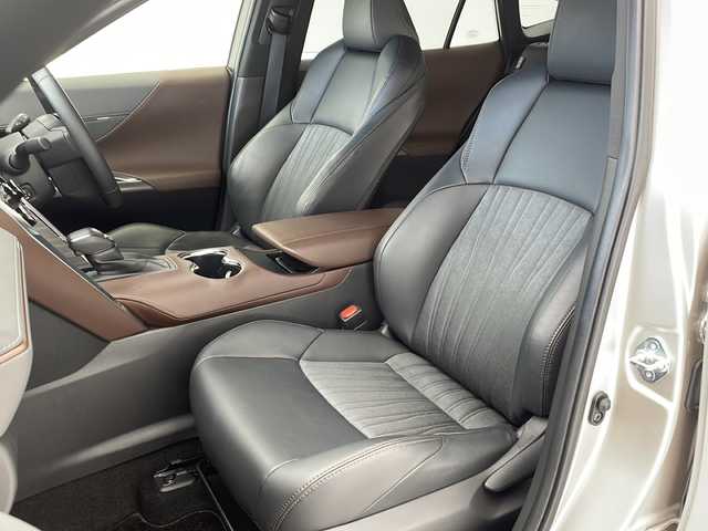 トヨタ ハリアー ハイブリッド G 沖縄県 2020(令2)年 4万km スティールブロンドM 純正ディスプレイオーディオ　ナビ付/　（フルセグTV/ラジオ/Bluetooth）/バックカメラ/ドライブレコーダー/ブラインドスポットモニター/電動パーキングブレーキ/パワーバックドア/純正デジタルインナーミラー/ハーフレザーシート/トヨタセーフティセンス/・衝突被害軽減ブレーキ (プリクラッシュセーフティ)																									/・ハンドル操作サポート (レーントレーシングアシスト)																									/・追従ドライブ支援機能 (レーダークルーズコントロール)																									/・車線はみ出しアラート (レーンディパーチャーアラート)																									/・自動ハイビーム (オートマチックハイビーム)	/スマートキー/スペアキー/プッシュスタート/純正フロアマット/純正18インチアルミホイール/LEDヘッドライト/オートライト/保証書/取扱説明書