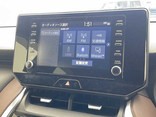 トヨタ ハリアー ハイブリッド G 沖縄県 2020(令2)年 4万km スティールブロンドM 純正ディスプレイオーディオ　ナビ付/　（フルセグTV/ラジオ/Bluetooth）/バックカメラ/ドライブレコーダー/ブラインドスポットモニター/電動パーキングブレーキ/パワーバックドア/純正デジタルインナーミラー/ハーフレザーシート/トヨタセーフティセンス/・衝突被害軽減ブレーキ (プリクラッシュセーフティ)																									/・ハンドル操作サポート (レーントレーシングアシスト)																									/・追従ドライブ支援機能 (レーダークルーズコントロール)																									/・車線はみ出しアラート (レーンディパーチャーアラート)																									/・自動ハイビーム (オートマチックハイビーム)	/スマートキー/スペアキー/プッシュスタート/純正フロアマット/純正18インチアルミホイール/LEDヘッドライト/オートライト/保証書/取扱説明書