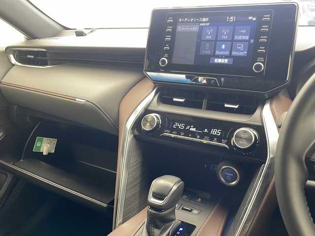 トヨタ ハリアー ハイブリッド G 沖縄県 2020(令2)年 4万km スティールブロンドM 純正ディスプレイオーディオ　ナビ付/　（フルセグTV/ラジオ/Bluetooth）/バックカメラ/ドライブレコーダー/ブラインドスポットモニター/電動パーキングブレーキ/パワーバックドア/純正デジタルインナーミラー/ハーフレザーシート/トヨタセーフティセンス/・衝突被害軽減ブレーキ (プリクラッシュセーフティ)																									/・ハンドル操作サポート (レーントレーシングアシスト)																									/・追従ドライブ支援機能 (レーダークルーズコントロール)																									/・車線はみ出しアラート (レーンディパーチャーアラート)																									/・自動ハイビーム (オートマチックハイビーム)	/スマートキー/スペアキー/プッシュスタート/純正フロアマット/純正18インチアルミホイール/LEDヘッドライト/オートライト/保証書/取扱説明書