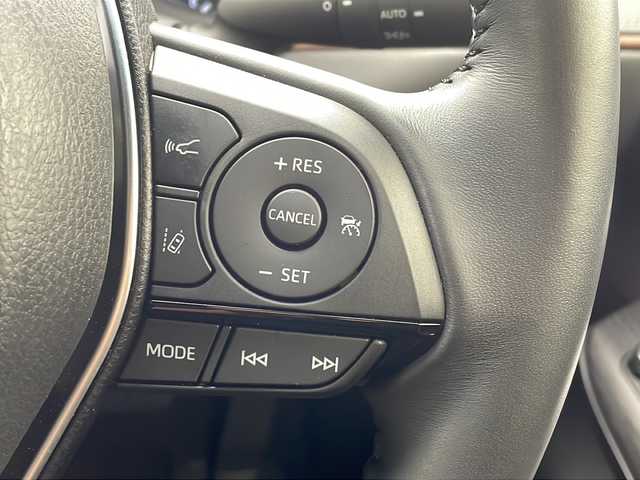 トヨタ ハリアー ハイブリッド G 沖縄県 2020(令2)年 4万km スティールブロンドM 純正ディスプレイオーディオ　ナビ付/　（フルセグTV/ラジオ/Bluetooth）/バックカメラ/ドライブレコーダー/ブラインドスポットモニター/電動パーキングブレーキ/パワーバックドア/純正デジタルインナーミラー/ハーフレザーシート/トヨタセーフティセンス/・衝突被害軽減ブレーキ (プリクラッシュセーフティ)																									/・ハンドル操作サポート (レーントレーシングアシスト)																									/・追従ドライブ支援機能 (レーダークルーズコントロール)																									/・車線はみ出しアラート (レーンディパーチャーアラート)																									/・自動ハイビーム (オートマチックハイビーム)	/スマートキー/スペアキー/プッシュスタート/純正フロアマット/純正18インチアルミホイール/LEDヘッドライト/オートライト/保証書/取扱説明書