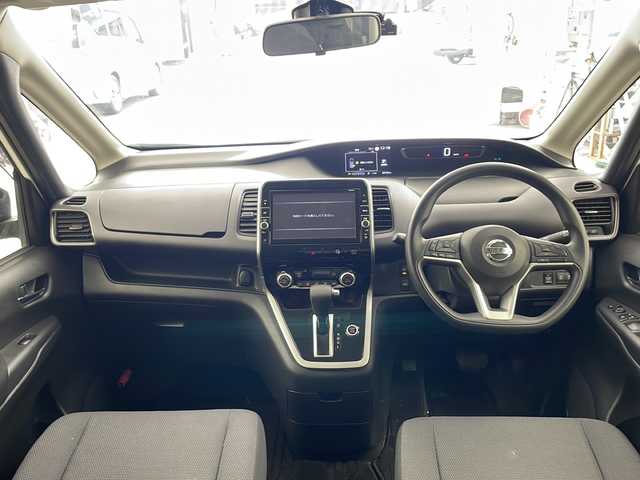 日産 セレナ X VセレクションⅡ 兵庫県 2019(平31)年 3.1万km ブリリアントホワイトパール 【・エマージェンシーブレーキ/・車線逸脱警報/・速度標識表示/・道路標識表示/・フロントリアソナー/・ふらつき警報/・純正9インチナビ＆フルセグ＆BT＆DVD＆BD/・アラウンドビューモニター/・両側パワースライドドア/・オートマチックハイビーム/・ステアリングスイッチ/・アイドリングストップ/・パーキングアシスト/・フロアマット/・ハロゲンライト/・オートライト/・純正前ドライブレコーダー/・2列目サンシェード/・後席エアコン/・ドアバイザー/・スマートキー/・スペアキー/・プッシュスタート