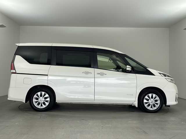 日産 セレナ X VセレクションⅡ 兵庫県 2019(平31)年 3.1万km ブリリアントホワイトパール 【・エマージェンシーブレーキ/・車線逸脱警報/・速度標識表示/・道路標識表示/・フロントリアソナー/・ふらつき警報/・純正9インチナビ＆フルセグ＆BT＆DVD＆BD/・アラウンドビューモニター/・両側パワースライドドア/・オートマチックハイビーム/・ステアリングスイッチ/・アイドリングストップ/・パーキングアシスト/・フロアマット/・ハロゲンライト/・オートライト/・純正前ドライブレコーダー/・2列目サンシェード/・後席エアコン/・ドアバイザー/・スマートキー/・スペアキー/・プッシュスタート