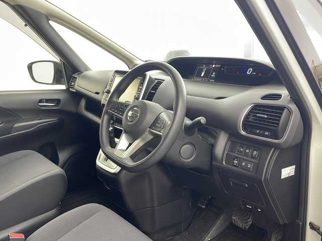 日産 セレナ X VセレクションⅡ 兵庫県 2019(平31)年 3.1万km ブリリアントホワイトパール 【・エマージェンシーブレーキ/・車線逸脱警報/・速度標識表示/・道路標識表示/・フロントリアソナー/・ふらつき警報/・純正9インチナビ＆フルセグ＆BT＆DVD＆BD/・アラウンドビューモニター/・両側パワースライドドア/・オートマチックハイビーム/・ステアリングスイッチ/・アイドリングストップ/・パーキングアシスト/・フロアマット/・ハロゲンライト/・オートライト/・純正前ドライブレコーダー/・2列目サンシェード/・後席エアコン/・ドアバイザー/・スマートキー/・スペアキー/・プッシュスタート