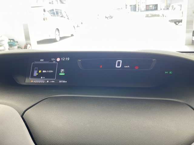 日産 セレナ X VセレクションⅡ 兵庫県 2019(平31)年 3.1万km ブリリアントホワイトパール 【・エマージェンシーブレーキ/・車線逸脱警報/・速度標識表示/・道路標識表示/・フロントリアソナー/・ふらつき警報/・純正9インチナビ＆フルセグ＆BT＆DVD＆BD/・アラウンドビューモニター/・両側パワースライドドア/・オートマチックハイビーム/・ステアリングスイッチ/・アイドリングストップ/・パーキングアシスト/・フロアマット/・ハロゲンライト/・オートライト/・純正前ドライブレコーダー/・2列目サンシェード/・後席エアコン/・ドアバイザー/・スマートキー/・スペアキー/・プッシュスタート