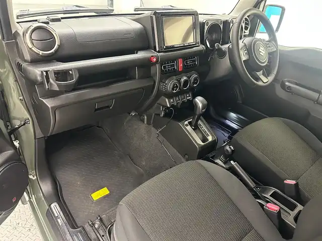 スズキ ジムニー XC 兵庫県 2019(令1)年 2.4万km ジャングルグリーン ・純正メモリナビ/（CD、DVD、SD、BT、フルセグ）　/・クルーズコントロール/・LKA/・PCS/・トランスファー/・社外インテークチャンバー/・４WD　/・前後ドライブレコーダー　/・ビルトインETC　/・バックカメラ　/・シートヒーター　/・純正ラバーマット　/・純正16インチAW　/・背面タイヤ　/・ROSSOMODELOOマフラー　/・純正マフラー積込/・純正バイザー/・純正リアスポイラー/・社外フューエルリッド/・LEDヘッドライト/・LEDフォグランプ/・社外ウーファー