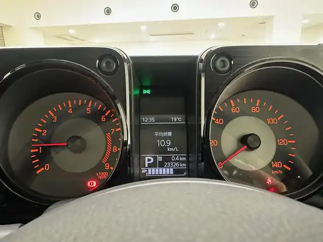 スズキ ジムニー XC 兵庫県 2019(令1)年 2.4万km ジャングルグリーン ・純正メモリナビ/（CD、DVD、SD、BT、フルセグ）　/・クルーズコントロール/・LKA/・PCS/・トランスファー/・社外インテークチャンバー/・４WD　/・前後ドライブレコーダー　/・ビルトインETC　/・バックカメラ　/・シートヒーター　/・純正ラバーマット　/・純正16インチAW　/・背面タイヤ　/・ROSSOMODELOOマフラー　/・純正マフラー積込/・純正バイザー/・純正リアスポイラー/・社外フューエルリッド/・LEDヘッドライト/・LEDフォグランプ/・社外ウーファー