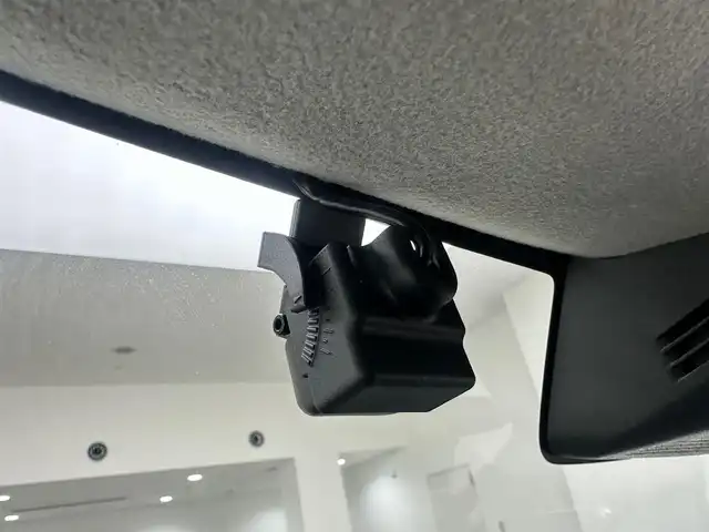 スズキ ジムニー XC 兵庫県 2019(令1)年 2.4万km ジャングルグリーン ・純正メモリナビ/（CD、DVD、SD、BT、フルセグ）　/・クルーズコントロール/・LKA/・PCS/・トランスファー/・社外インテークチャンバー/・４WD　/・前後ドライブレコーダー　/・ビルトインETC　/・バックカメラ　/・シートヒーター　/・純正ラバーマット　/・純正16インチAW　/・背面タイヤ　/・ROSSOMODELOOマフラー　/・純正マフラー積込/・純正バイザー/・純正リアスポイラー/・社外フューエルリッド/・LEDヘッドライト/・LEDフォグランプ/・社外ウーファー