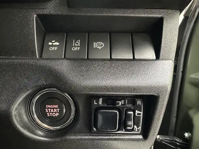 スズキ ジムニー XC 兵庫県 2019(令1)年 2.4万km ジャングルグリーン ・純正メモリナビ/（CD、DVD、SD、BT、フルセグ）　/・クルーズコントロール/・LKA/・PCS/・トランスファー/・社外インテークチャンバー/・４WD　/・前後ドライブレコーダー　/・ビルトインETC　/・バックカメラ　/・シートヒーター　/・純正ラバーマット　/・純正16インチAW　/・背面タイヤ　/・ROSSOMODELOOマフラー　/・純正マフラー積込/・純正バイザー/・純正リアスポイラー/・社外フューエルリッド/・LEDヘッドライト/・LEDフォグランプ/・社外ウーファー