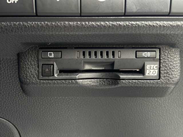 トヨタ カローラツーリング ハイブリッド ダブルバイビー 岩手県 2021(令3)年 6.2万km ホワイトパールクリスタルシャイン 純正ディスプレイオーディオ/ナビ/AM/FM/CD/DVD/Bluetooth/フルセグTV/バックカメラ/ビルトインETC2.0/ドライブレコーダー/レーダークルーズコントロール/衝突被害軽減ブレーキ/レーンキープアシスト/横滑り防止装置/シートヒーター/ステアリングヒーター/寒冷地仕様/電動パーキングブレーキ/オートブレーキホールド/ブラインドスポットモニター/オートライト/オートハイビーム/LEDヘッドライト/フォグランプ/スマートキー/プッシュスタート/電動格納ミラー/純正17インチAW/純正フロアマット/純正ドアバイザー/保証書/取扱説明書